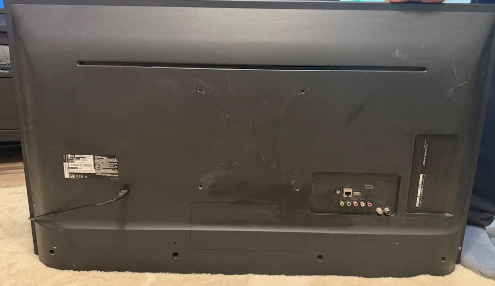 TV LG Smart - Fara probleme - ( include suport perete )