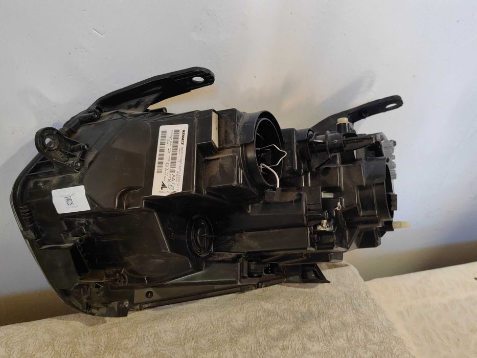 Фар Dacia Duster LED десен / Фар Дачиа Дъстър Оригинални