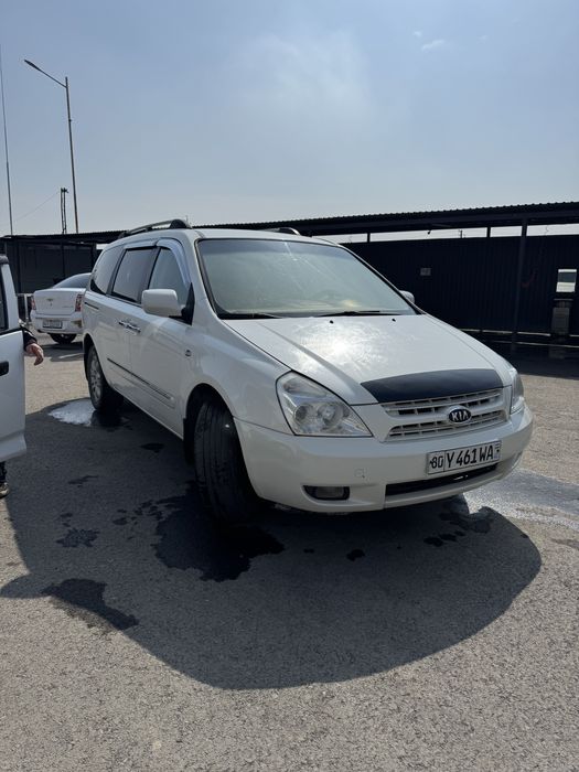 Kia carnival uzini 2008 zavod propan mator 2.7