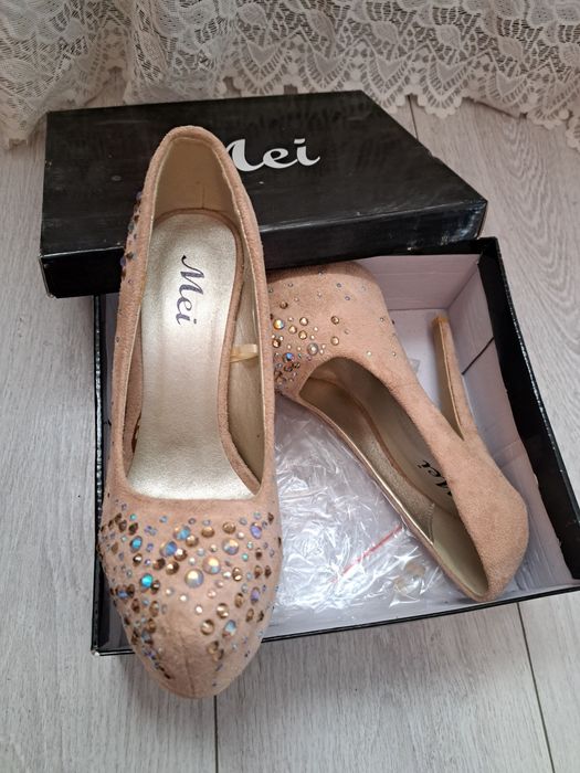 Pantofi cu toc nepurtati