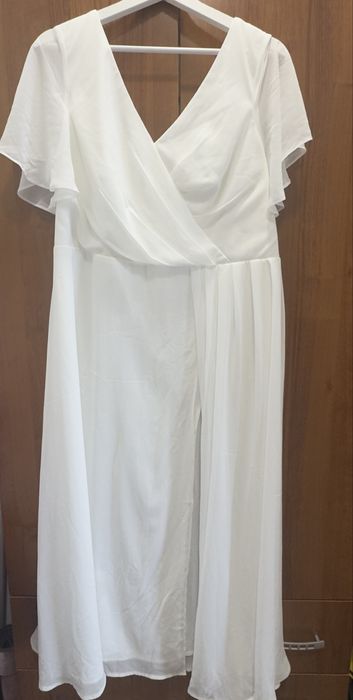 Бяла елегантна рокля за сватба, годеж или бременност, булчинска