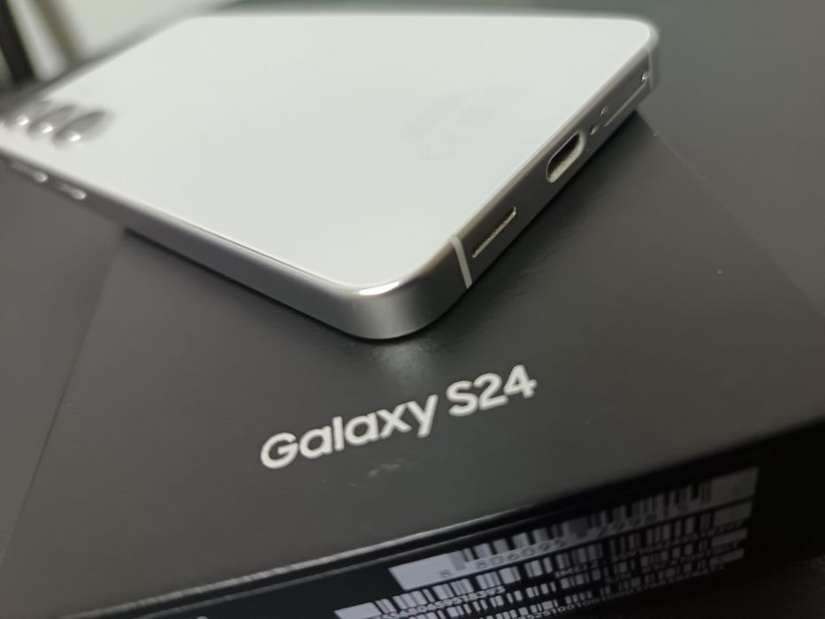 Vând Samsung S24 Alb 128/8 Gb