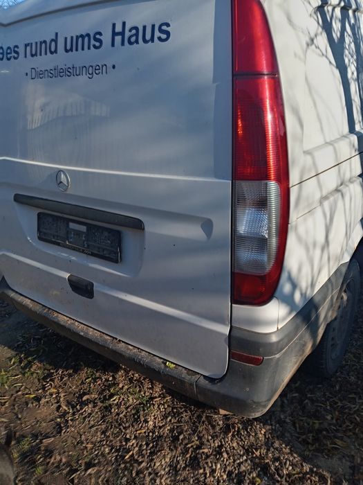 Vând autoutilitară Mercedes Benz pentru dezmembrări