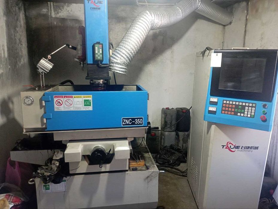 Электроэрозионный прошивной  станок (прожиг)