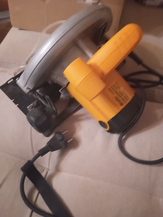 Продам дисковую пилу 18000