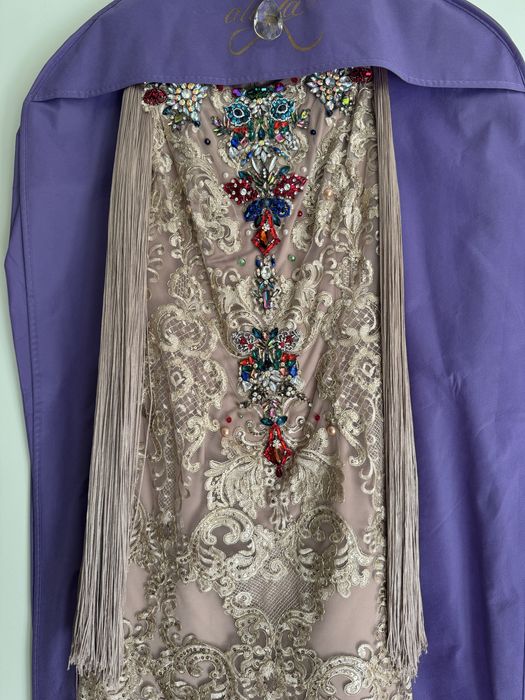 Rochie Alinka cu dantela pretioasa, accesoritazata!