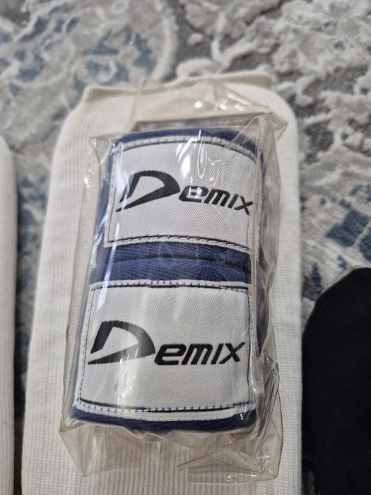 Продам шлем, перчатки, защиты для бокса