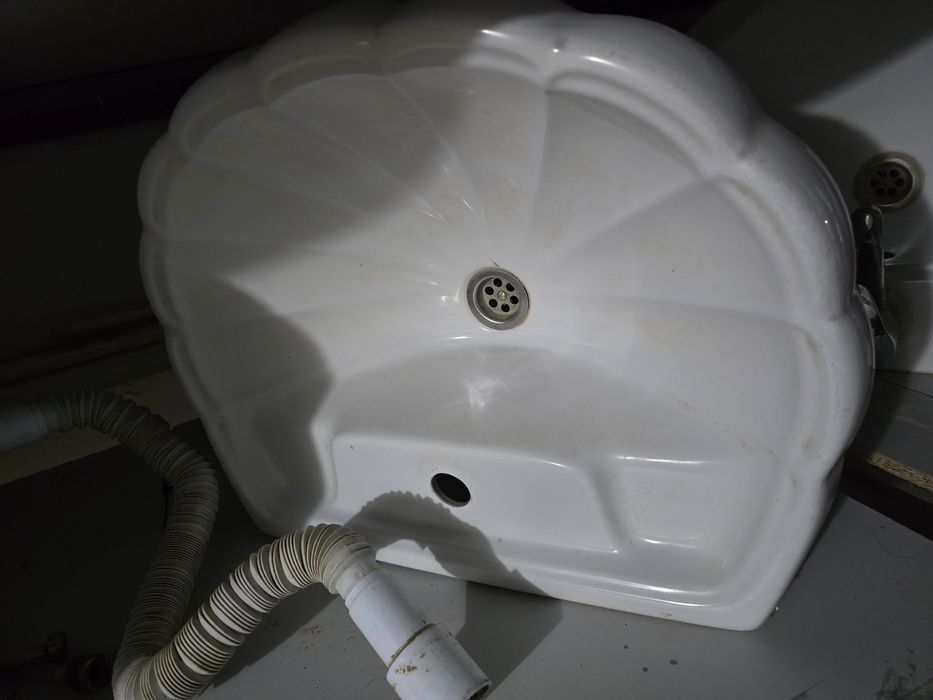 Продам унитазы, раковины с пьедесталом