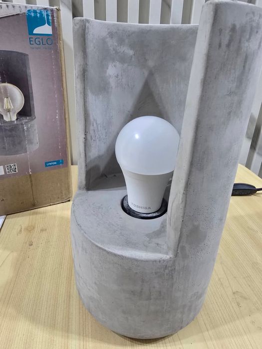 Монофоничната настолна лампа Eglo Lighting Lynton