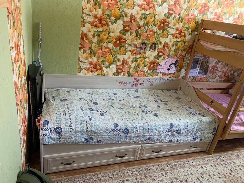 Продам кровати, шкаф и комод