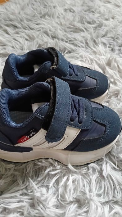 Детские кроссовки