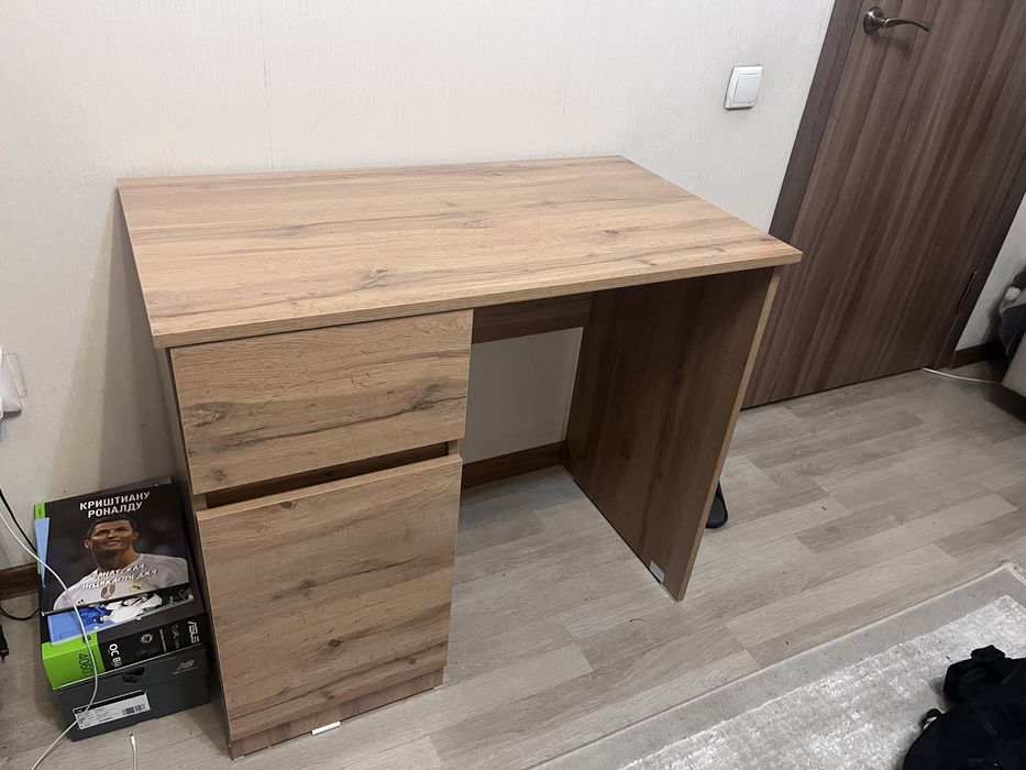Стол для своих дел