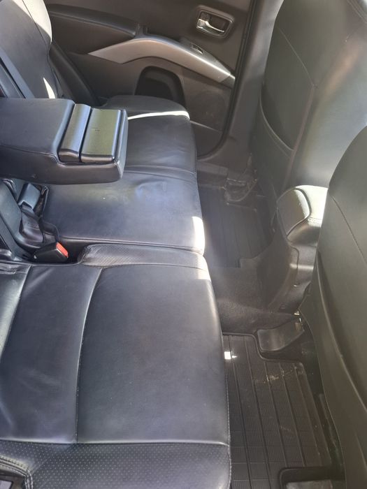 Продавам Mitsubishi Outlander