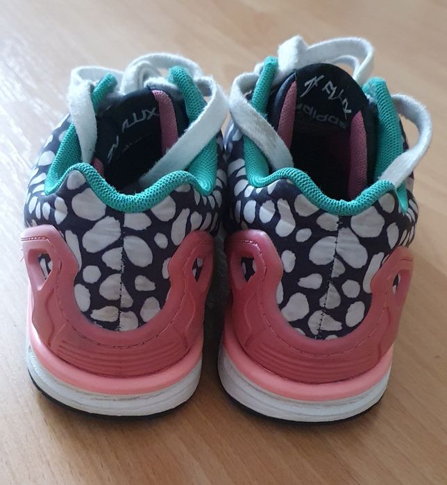Adidas nr 39 aproape noi