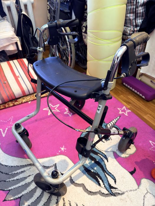 Продам ходунки с колесами/роллаторы