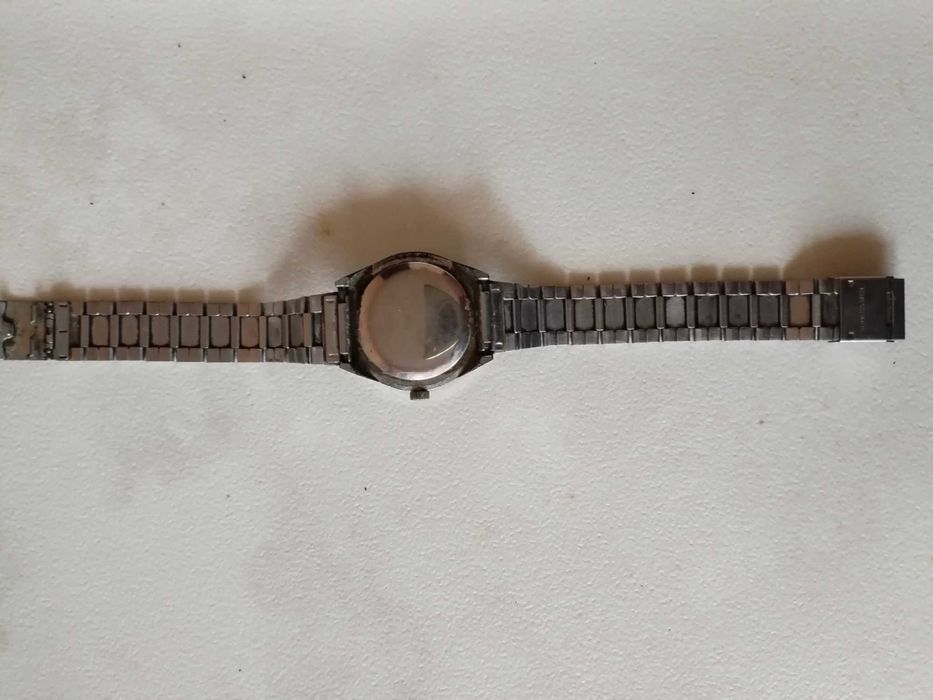 Стари Дамски и Мъжки Часовници Работещи Три от Тях