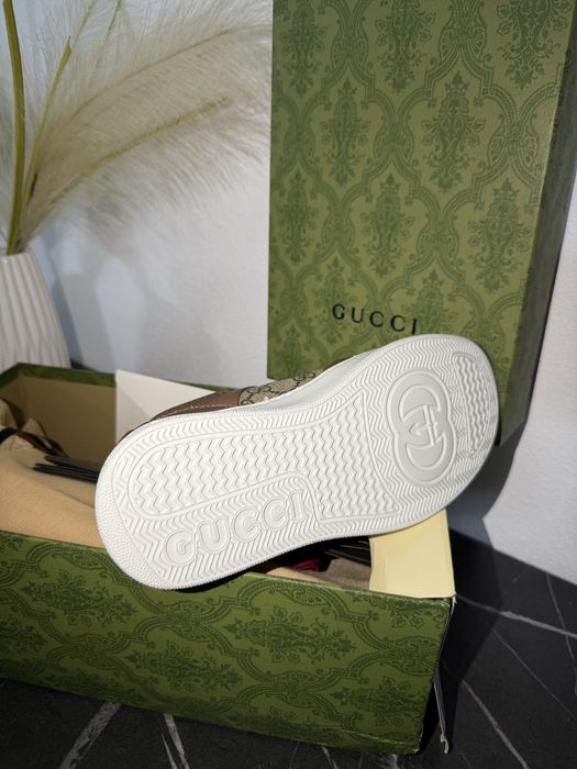 Adidasi gucci de vanzare