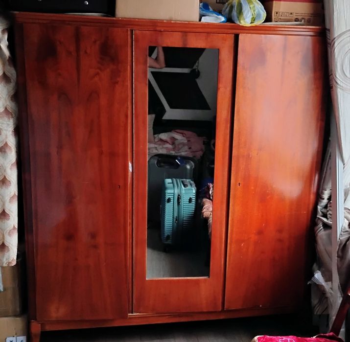 Румынский шкаф советских времён