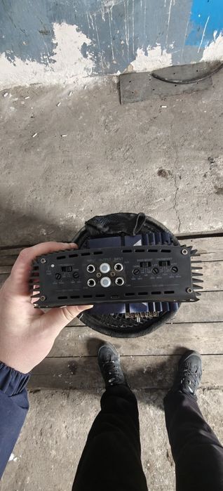 Два усилителя и динамики