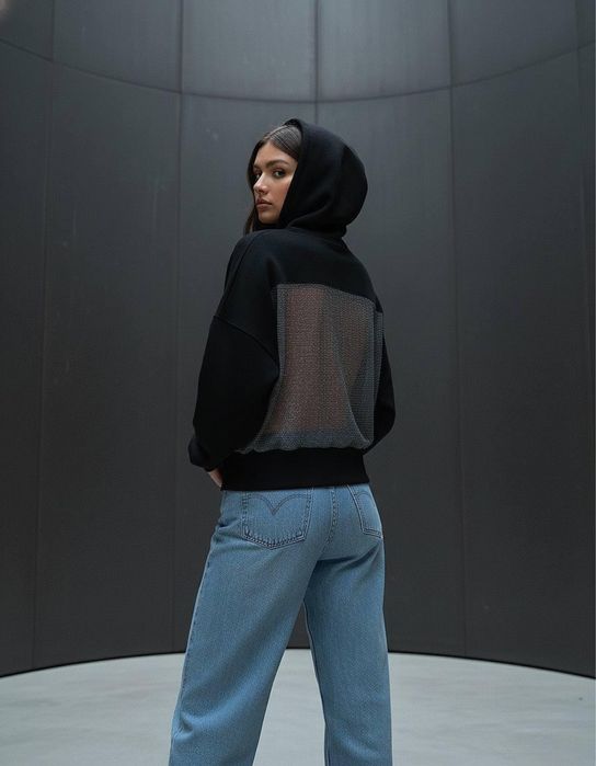 Худи с блестящей спиной