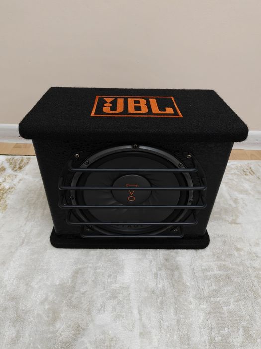 Продаётся сабвуфер JBL.