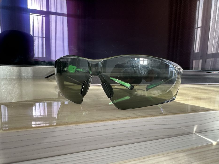 Продаются спортивные мужские очки Univet