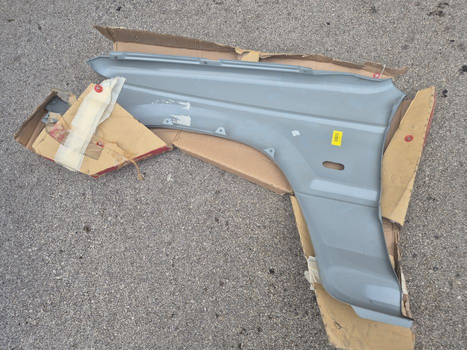 Десен калник Mitsubishi Pajero преден Мицубиши Паджеро