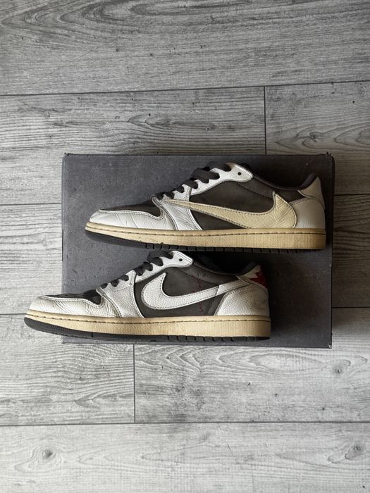 Jordan 1 low travis scott