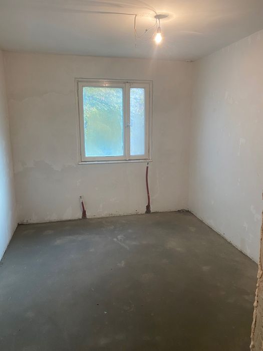 Persoana fizică  vând apartament 4 camere decomandat