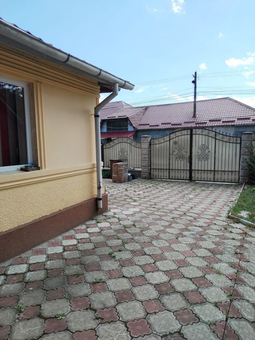 Casă cu 4 camere în Comănești (Bacău)