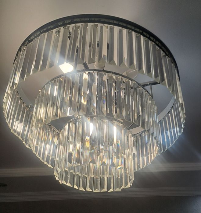 Люстра в гостиную в отличном состоянии