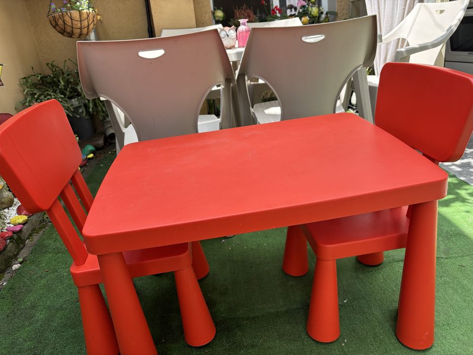 Детска маса и два стола ikea