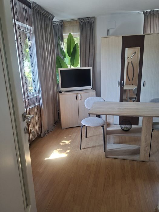 2 garsoniere de inchiriat