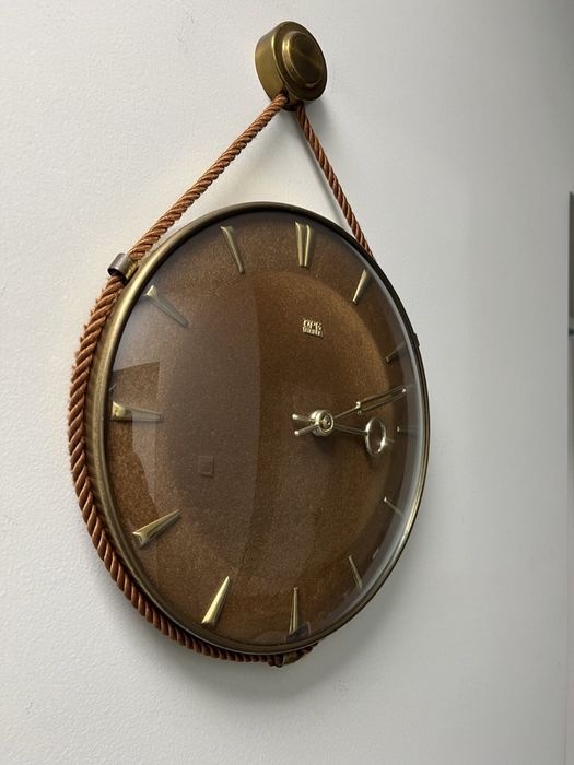 Стенен часовник / 50-те