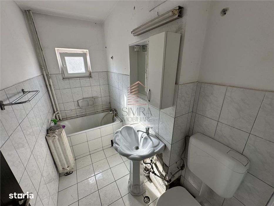 Apartament 3 camere semidecomandat, Velenta