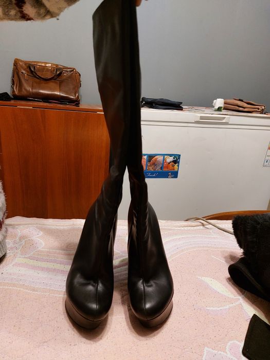 Срочно продам кожанные сапожки.