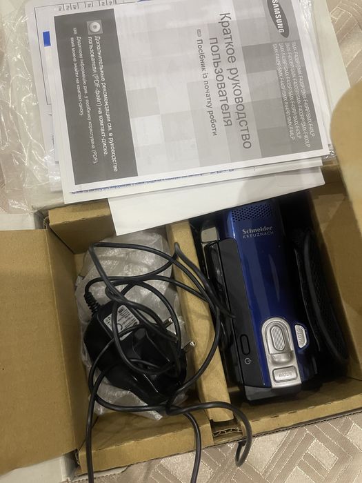 Продам видеокамеру самсунг