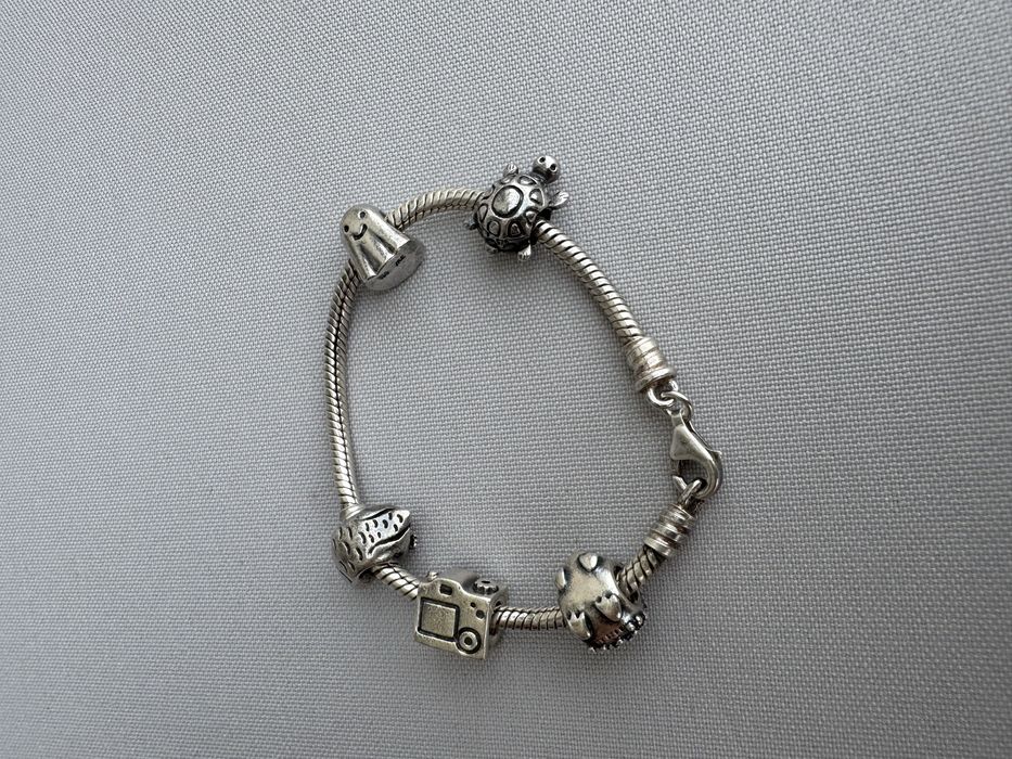 Bratara cu charmuri Pandora