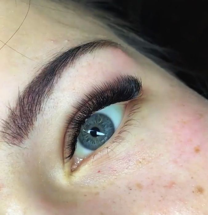 Поставяне на мигли