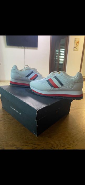Adidași Tommy Hilfiger