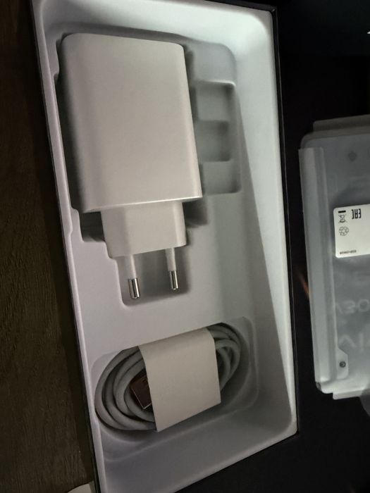 Продам телефон vivo v30e
