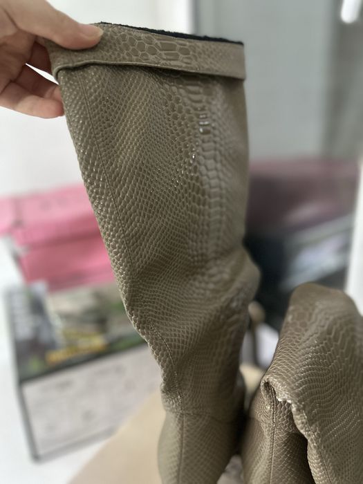 Продаются осенние сапоги