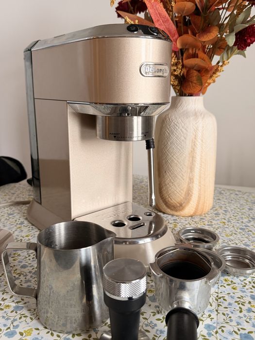 Кафемашина Delonghi Dedica златна