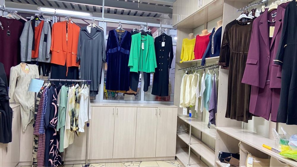 Продаю бутик на ТЦ Самал в базаре