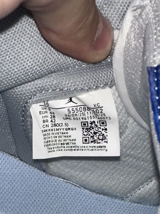 Air Jordan 1 Retro High OG "Hyper Royal" sneakers