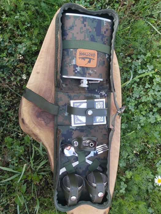 Туристически комплект ОХОТНИК манерка,2 чаши,лъжица,вилица и карти в к