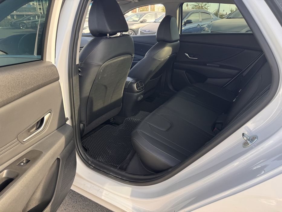 Hyundai Elantra 2024