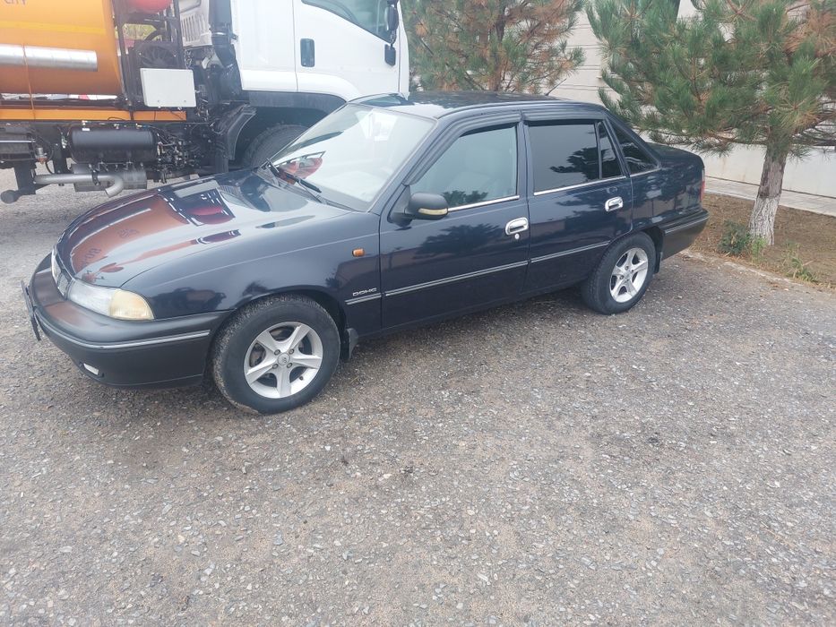 Neksia 1  avtomashinasi sotiladi