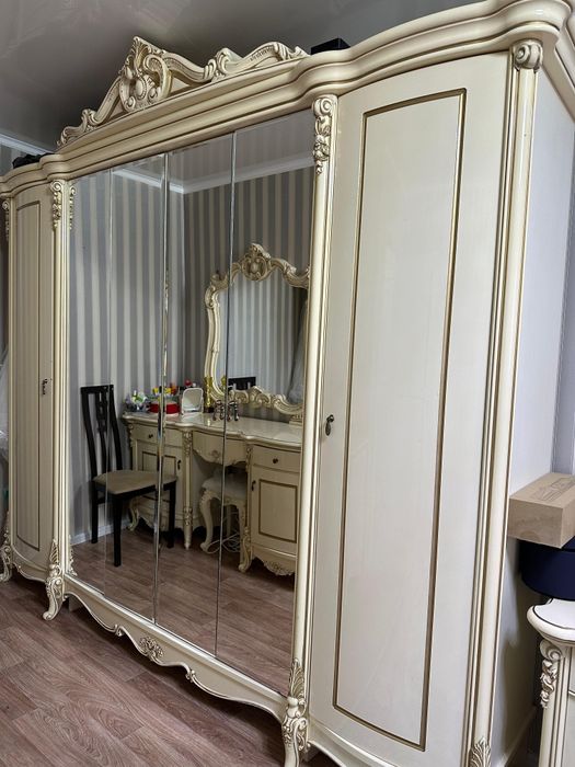 Продам спальный гарнитур