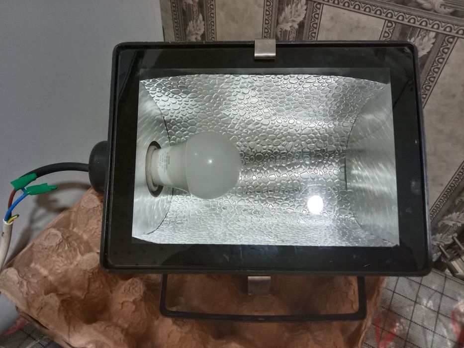 Продам фонарь новый